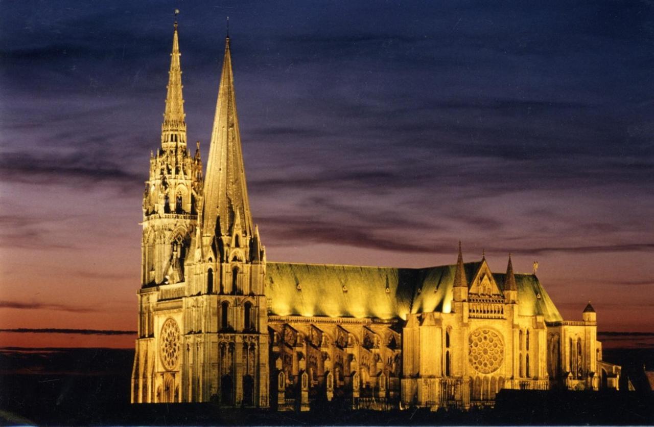 Bed and Breakfast Le Parvis Chartres Exterior foto